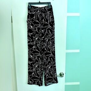 Maurices XS long wide leg high rise black white floral summer pant palazzo